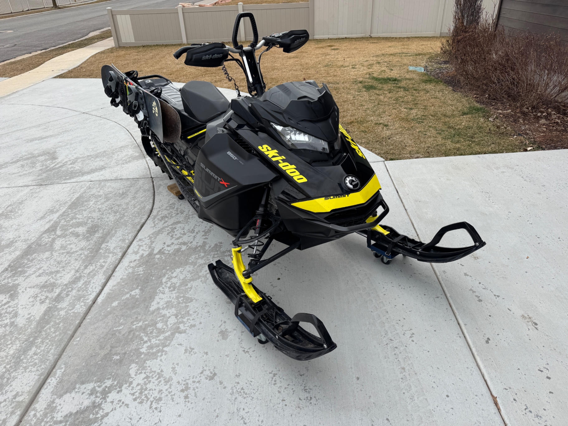 Vise Racks | LinQ Snowmobile Snowboard Rack for Ski-Doo