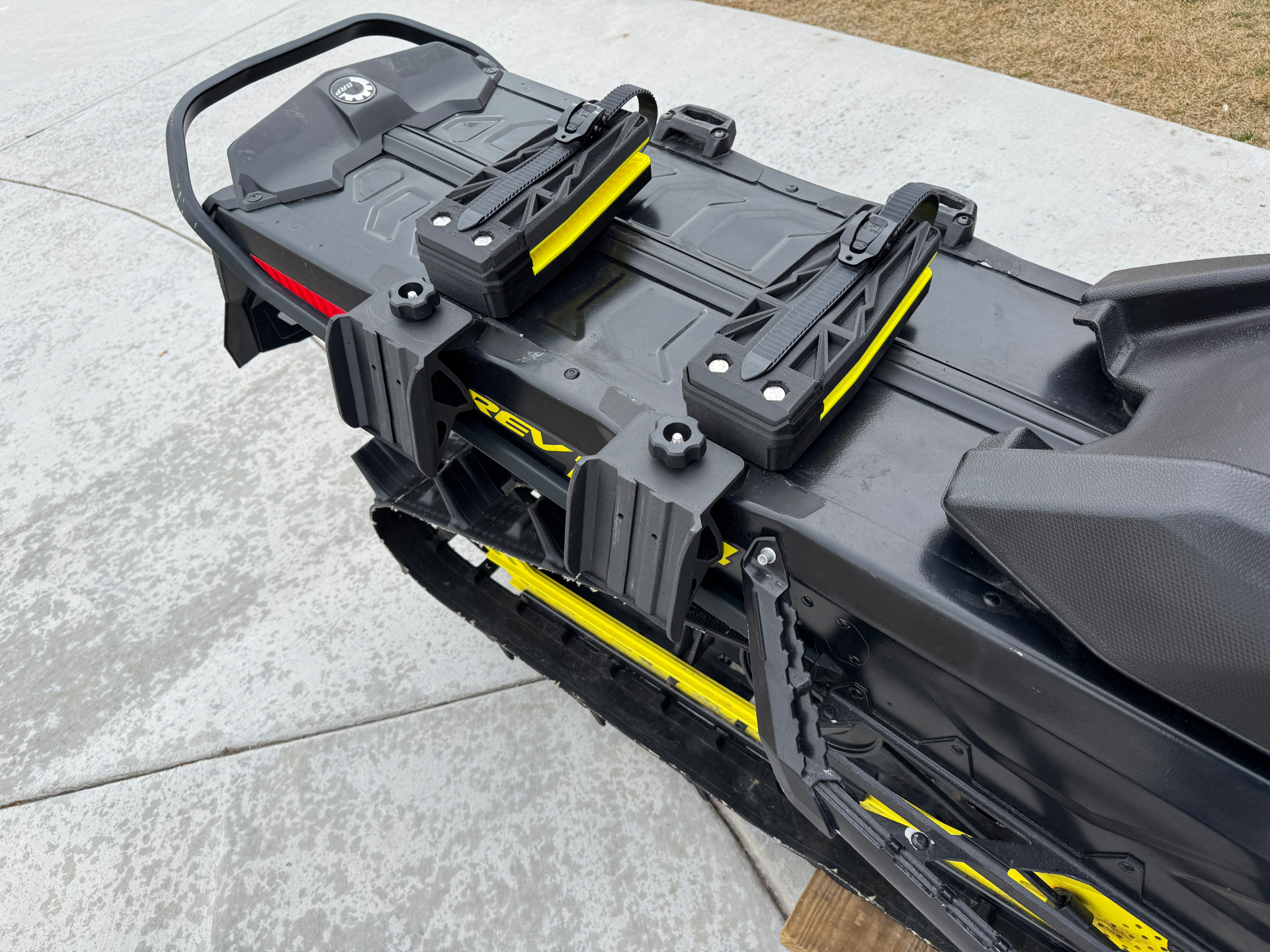 Vise De Rack Vise Racks | LinQ Snowmobile Snowboard Rack for Ski-Doo